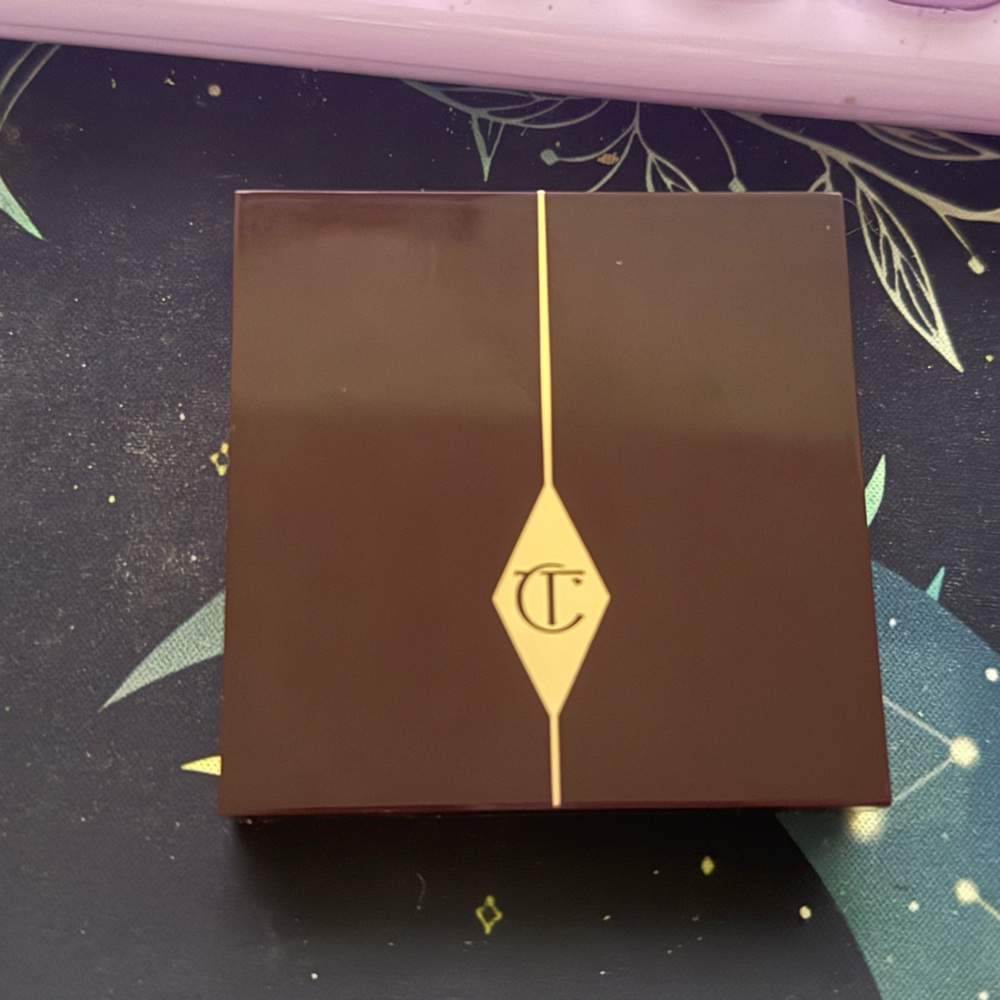 Charlotte Tilbury The Queen of Glow Palette - Brown and Gold